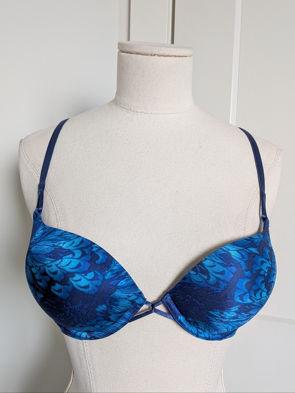 Victoria's Secret Miraculous Plunge Push-Up Bra 32B Blue